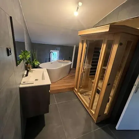 Batisse Provencale * Greoux-les-Bains