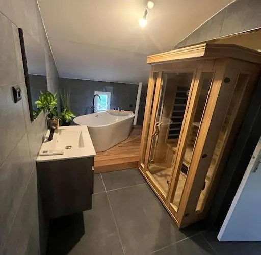 Bâtisse Provençale * Gréoux-les-Bains